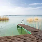 104 - Balatonszárszón 3 Hálószobás Luxus Saját Vízparttal Kiadó Villa Balatonszárszó