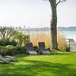 104 - Balatonszárszón 3 Hálószobás Luxus Saját Vízparttal Kiadó